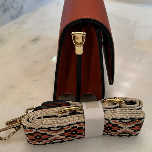 Jenn and Co Crossbody purse - Picture 6 of 9